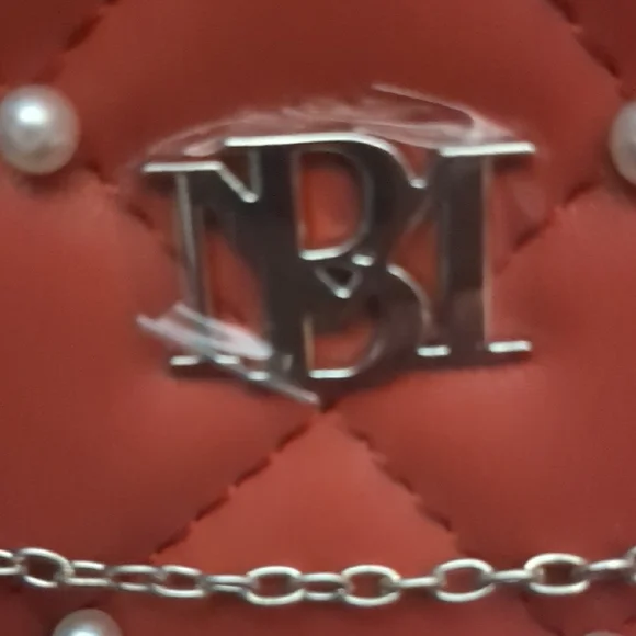 NEW🔥Badgley Mischka Mini Red and Gold Quilted Bag with Elegant Chains🔥 - Picture 2 of 9